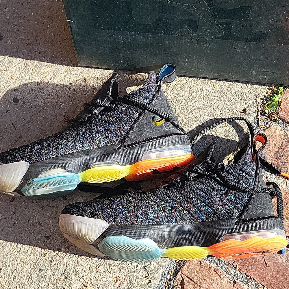 Lebron Nike XVI - Picture 7 of 7